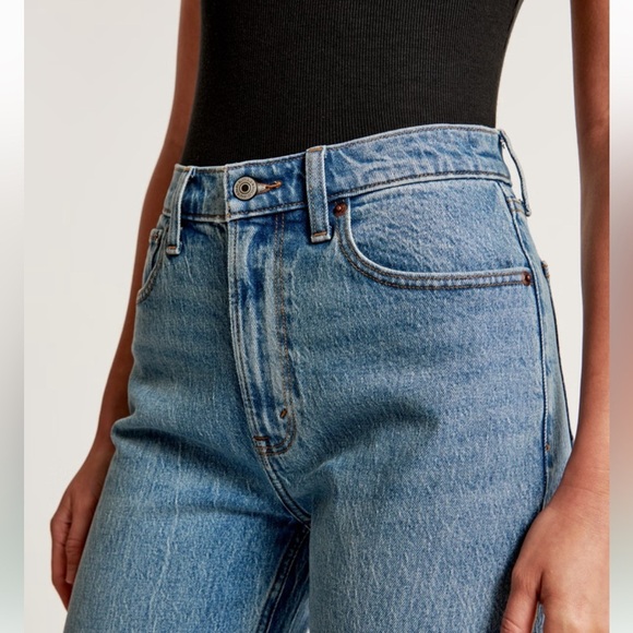 Abercrombie & Fitch High Rise 90s Relaxed Jean - Picture 4 of 16
